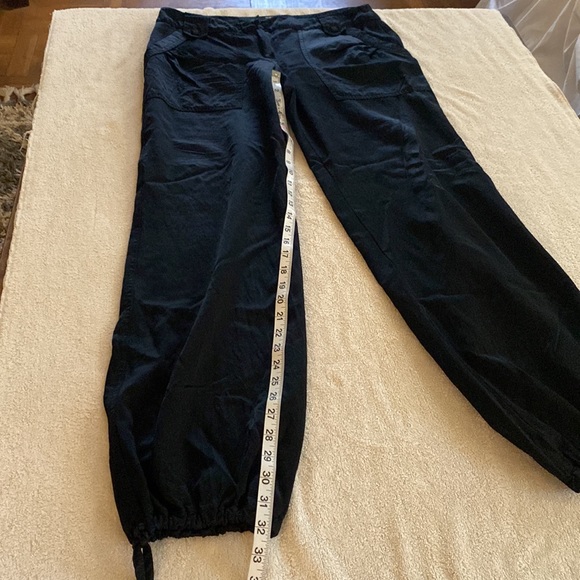 Roberta Scarpa Made in Italy stunning satin looking cargo joggers w/pockets - Picture 15 of 16